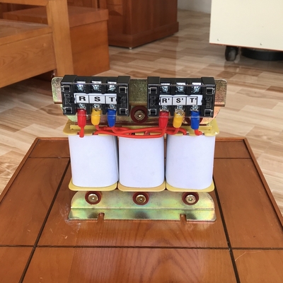 Hình ảnh cuộn kháng FUSHIN 7.5HP lắp đặt trong tủ điện