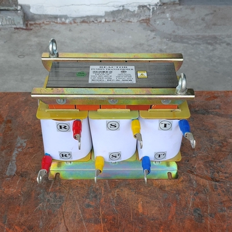 Hình ảnh cuộn kháng khởi động FUSHIN 180HP lắp đặt trong tủ điện